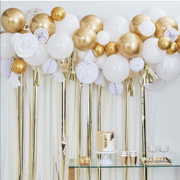 Gold & White Party Balloon Garland Photo Backdrop - Picture 1 of 2